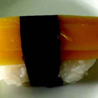 Su13 - Japán retek nigiri 1db