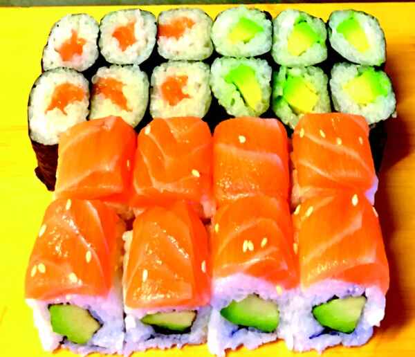 Su134 - Vegyes maki (lazac, avokádó) 20db