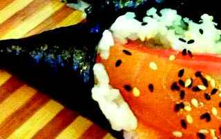 Su15 - Lazac, surimi, avokadó temaki 1db