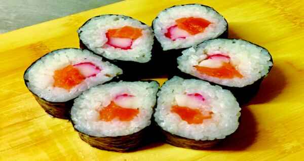 Su166 - Vízcsepp lazac, surimi maki