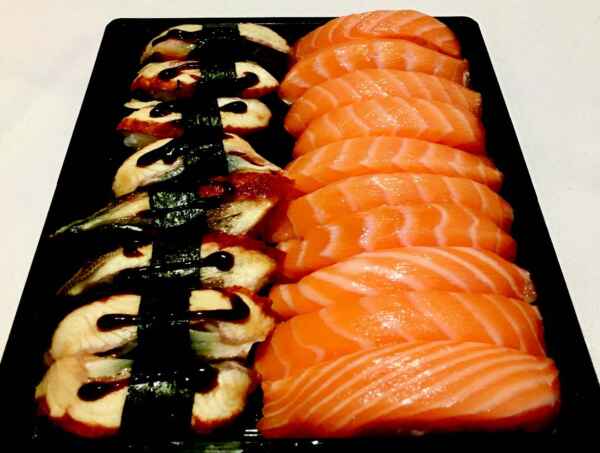 Su197 - 18db nigiri (lazac, angolna)