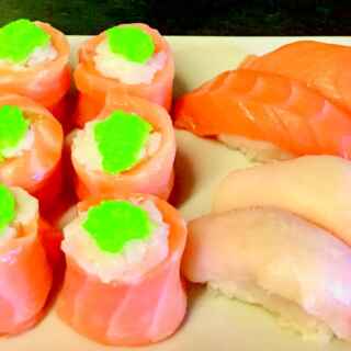 Su200 - 4db lazac nigiri, 6 db lazac tekercs halikrával