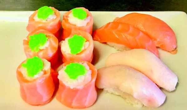 Su200 - 4db lazac nigiri, 6 db lazac tekercs halikrával
