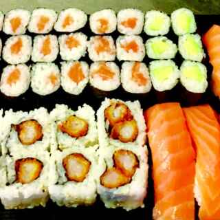 Su244 - 4db lazac nigiri, 32db vegyes maki