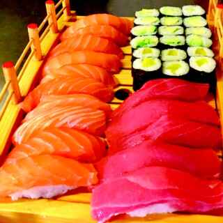 Su284 - 15 vegyes nigiri, 18 vegyes maki