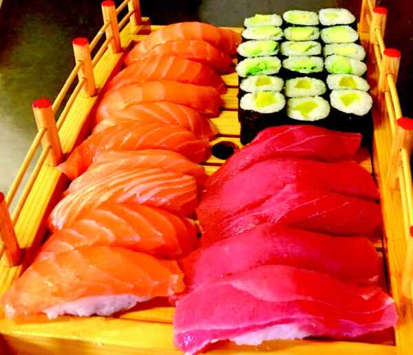 Su284 - 15 vegyes nigiri, 18 vegyes maki