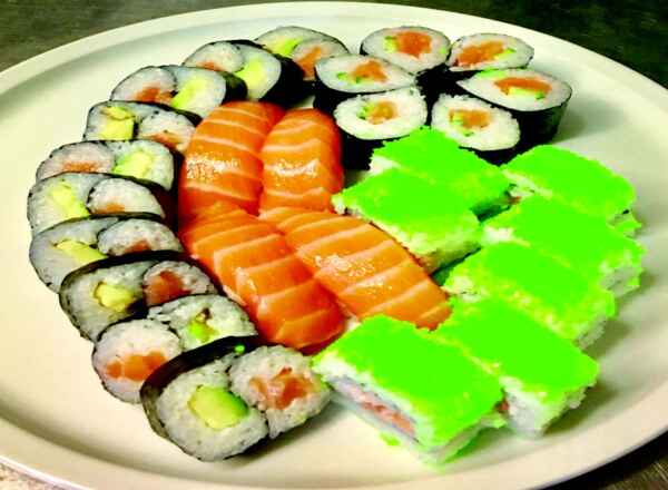 Su286 - 4db lazac nigiri, dupla boldogság vízcsepp lazaccal töltött réteges maki halikrával