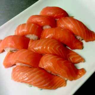 Su48 - Lazac nigiri 10db