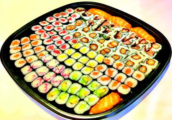 Su529 - Sushi maki és lazac nigiri vegyes tál 120db