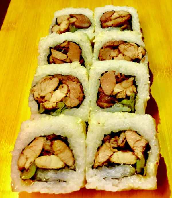 Su95 -Sült kacsa, poréhagyma maki, teriyaki szósszal 8db